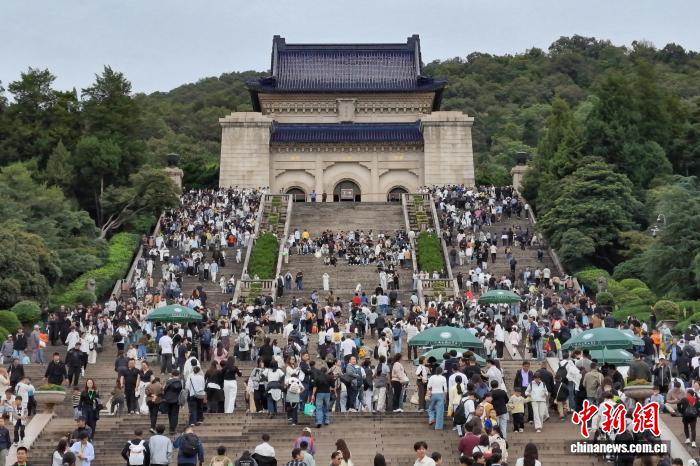 在确保赛事直播的稳定与流畅。方面，新爱体育提供贴心周到的支持。 - 新爱体育
